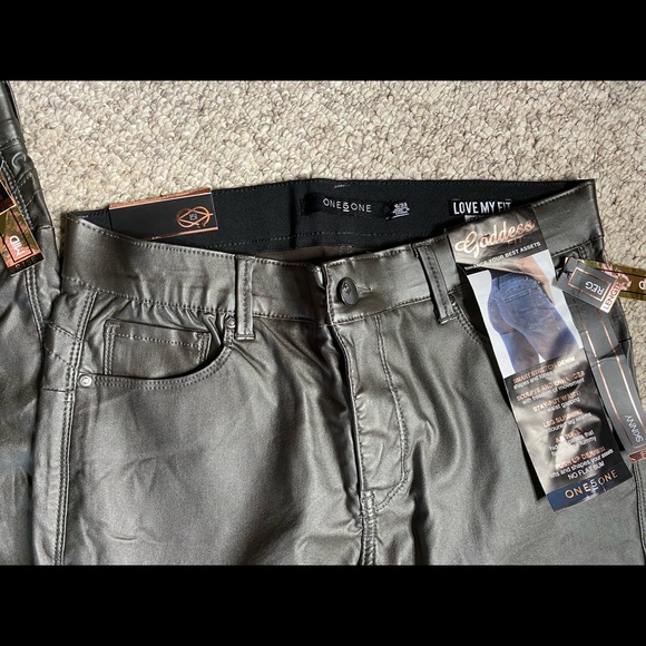 NWT One 5 One size 16/33 Goddess fit skinny mid rise regular length faux leather - Picture 3 of 10